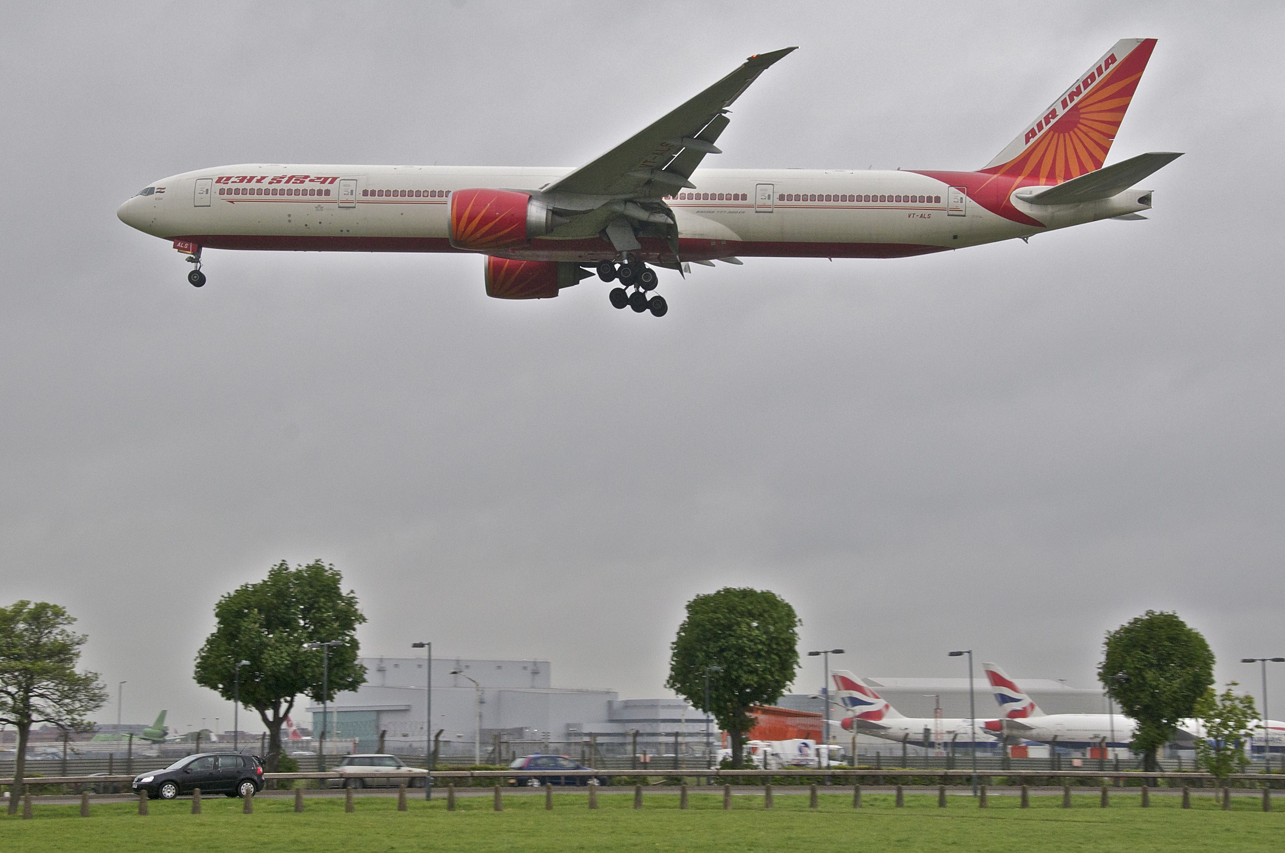 Air India Boeing 777 Bound for Mumbai Makes Emergency Landing in Delhi With Engine Trouble