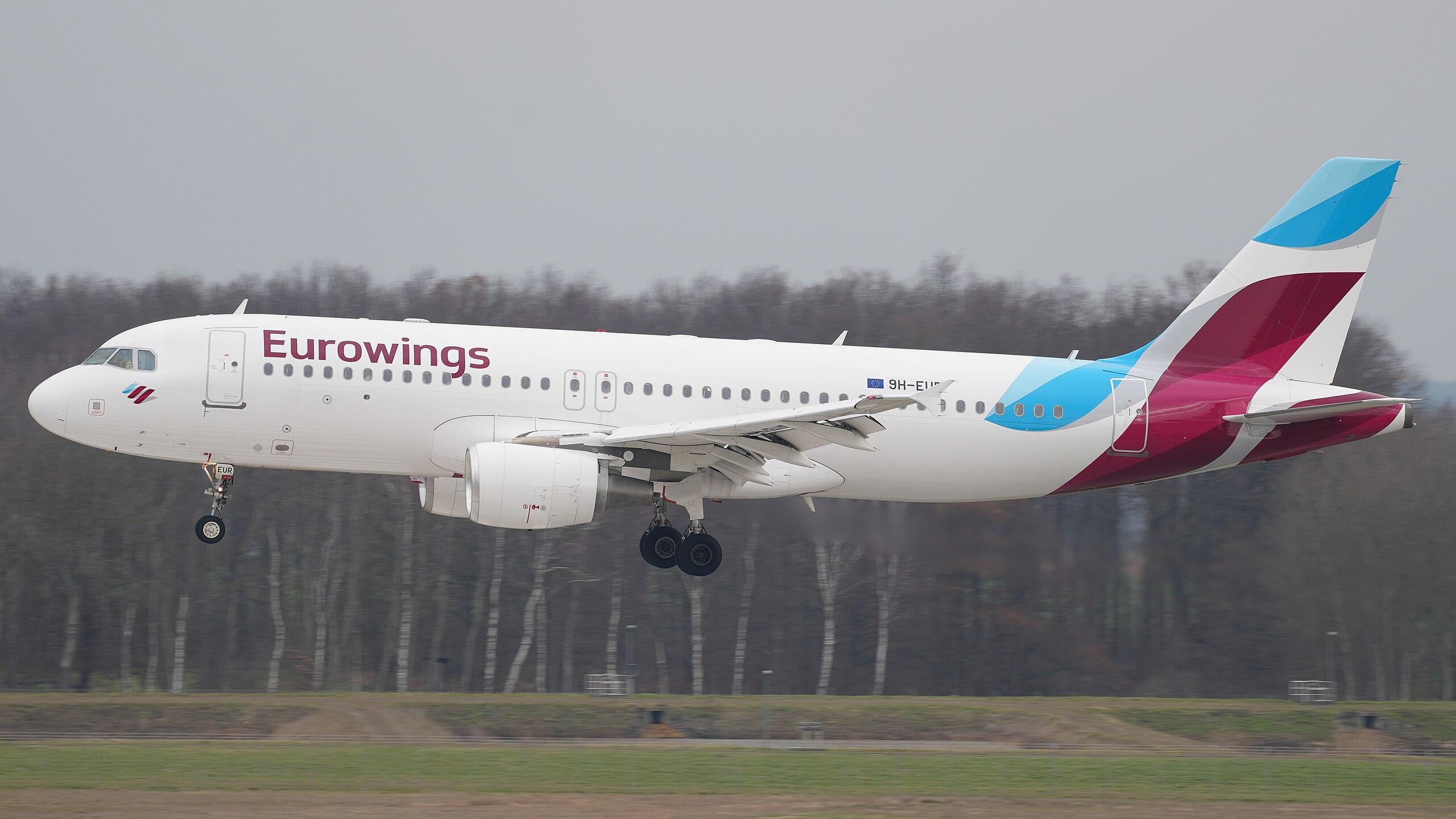 Eurowings Flight EW9443 Barcelona-Dusseldorf Declares Emergency in Paris