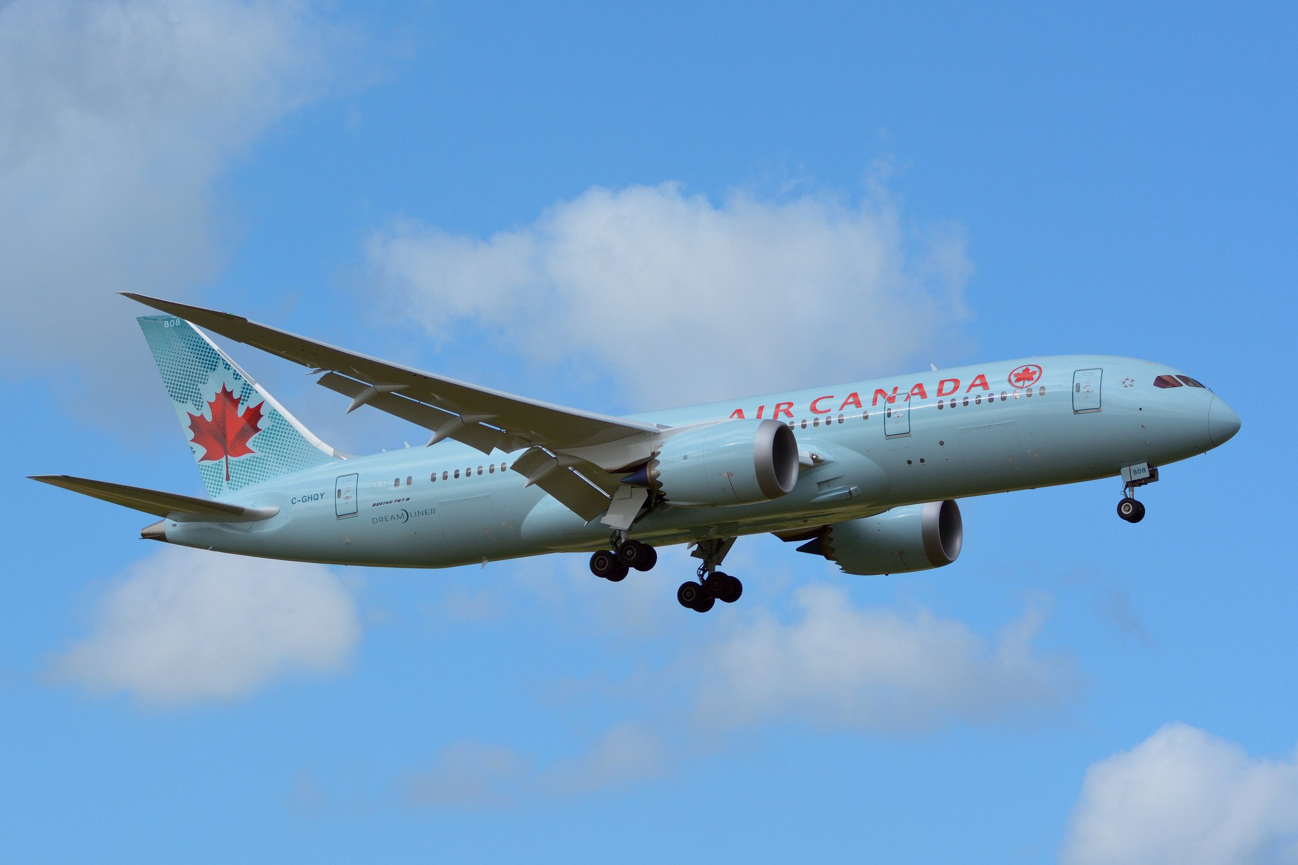 Air Canada Boeing 787 Ottawa-London Suffers Cracked Windshield