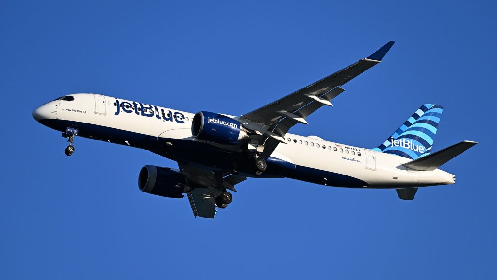 JetBlue expands Fort Lauderdale flights with new nonstop routes to Orlando and Dallas, plus added flights to New York starting in 2026.