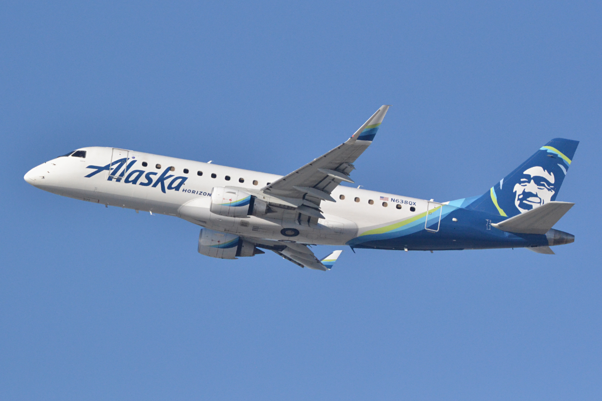 Alaska Horizon E175 Everett-San Diego Declares Emergency