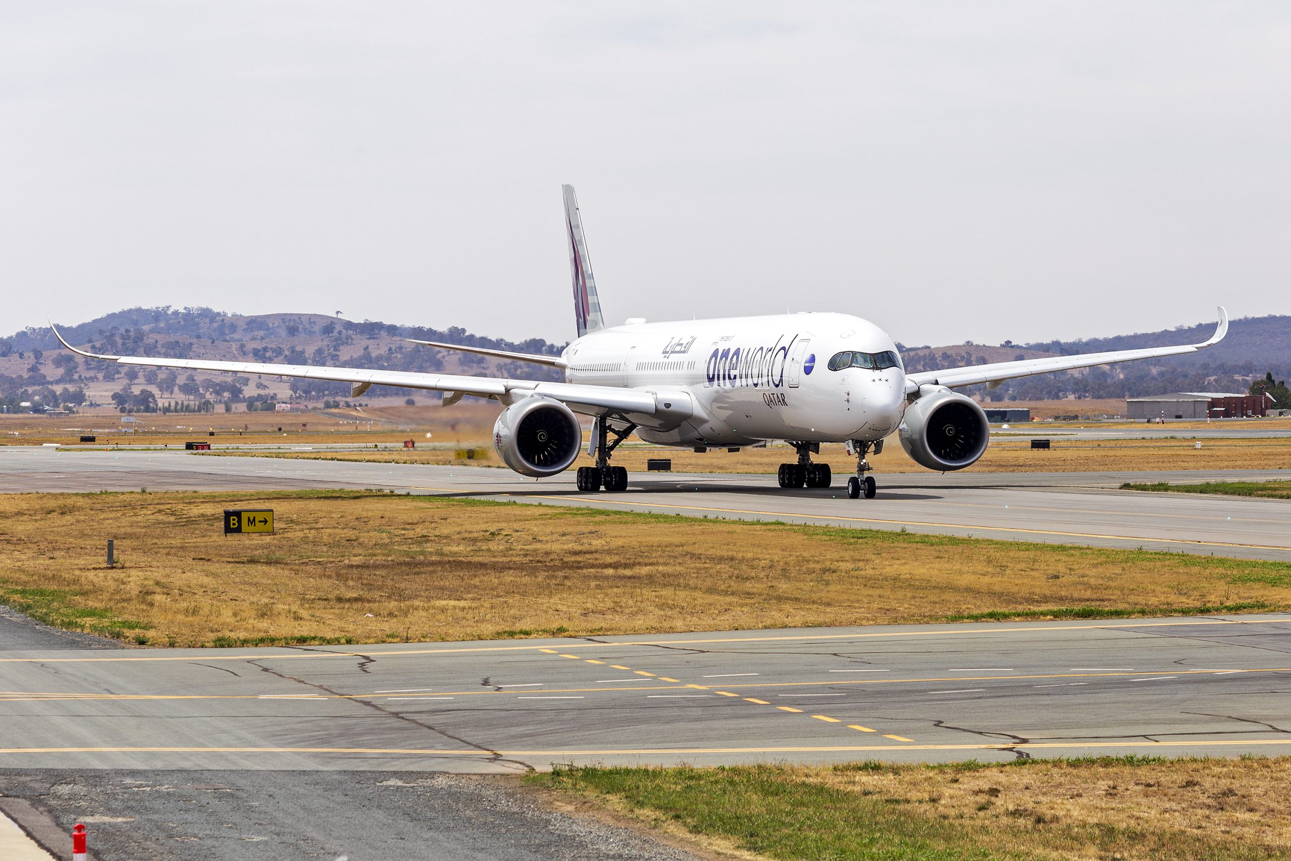 Qatar Airways Flight from Doha Stuck on London Runway For 30 Minutes