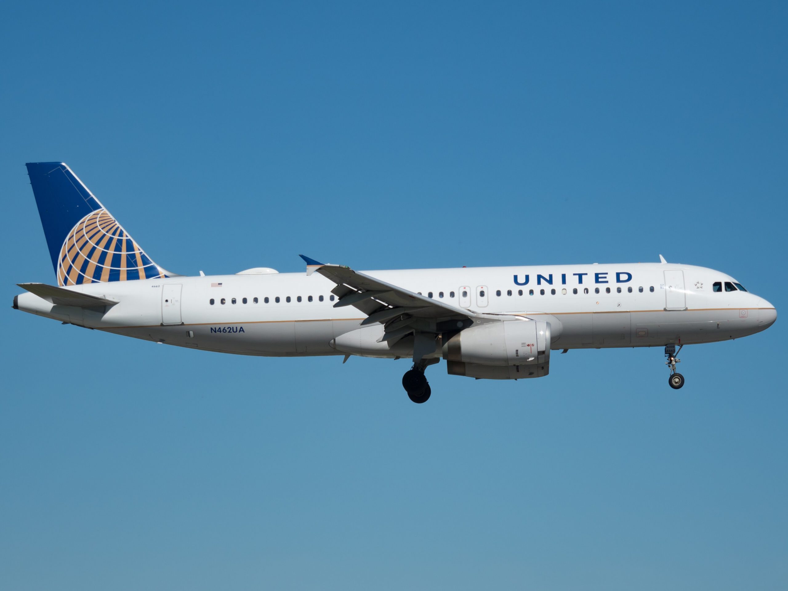 United Airlines UA2622 Chicago-Grand Rapids Declares Emergency