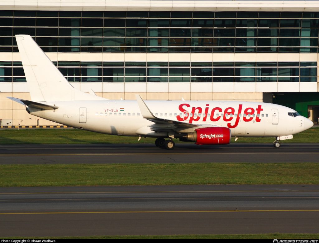 SpiceJet flight SG121 was forced to return to Delhi Indira Gandhi International Airport shortly after departure following a failure of its number two engine. 