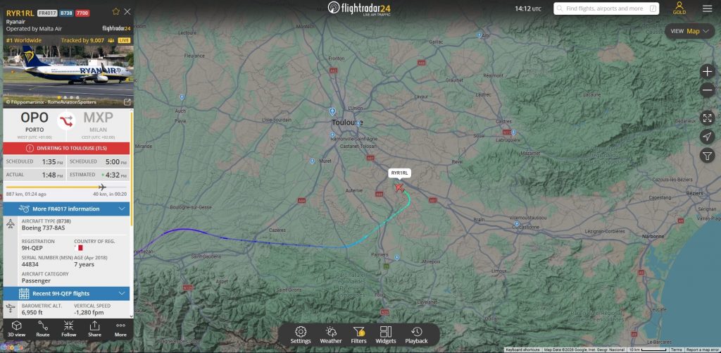 In the last 30 minutes, Ryanair flight FR4017 from Porto to Milan declared an emergency and diverted to Toulouse.