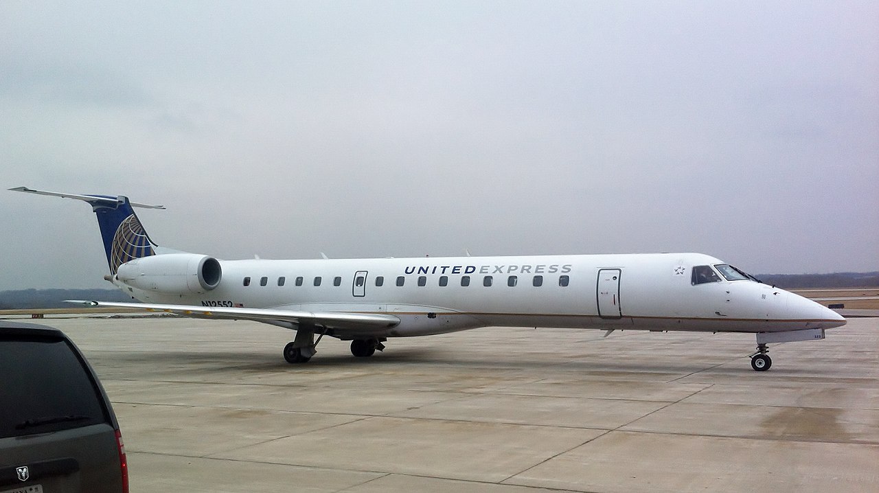 United Express UA4302 Knoxville-Houston Declares Emergency