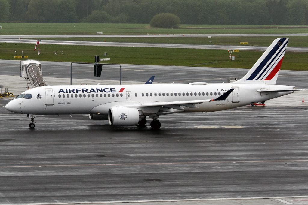 With the continued World Cup fever in effect, let's take a look at who the main airlines are for each of the national teams in the FIFA World Cup 2026. 