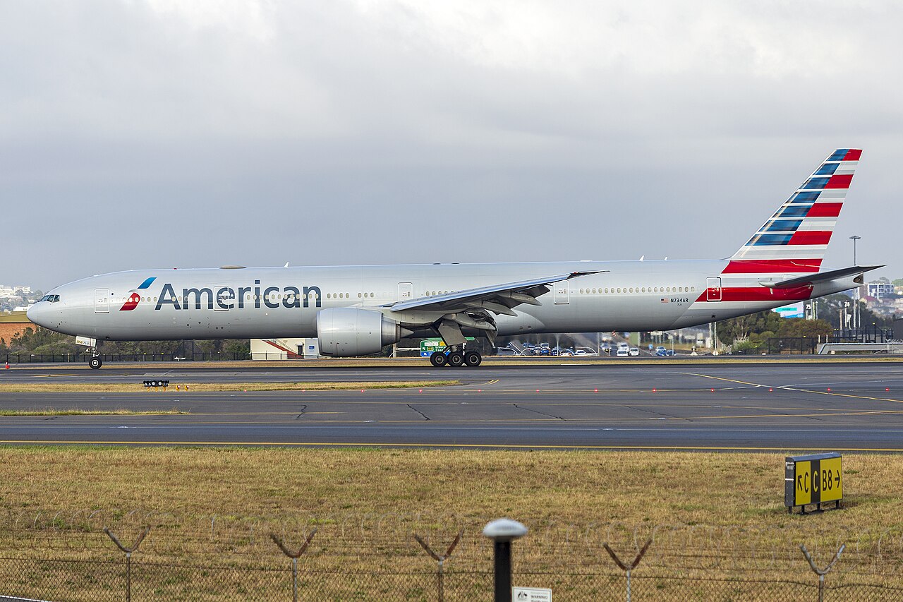American Airlines 777 London-Charlotte Declares Emergency