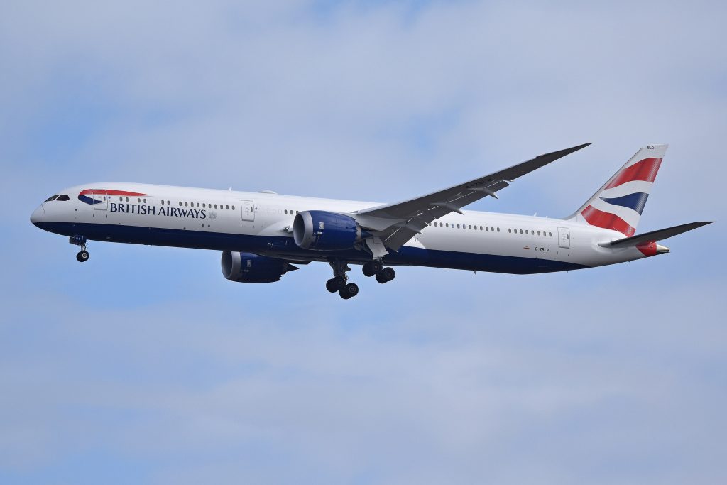 With the continued World Cup fever in effect, let's take a look at who the main airlines are for each of the national teams in the FIFA World Cup 2026. 