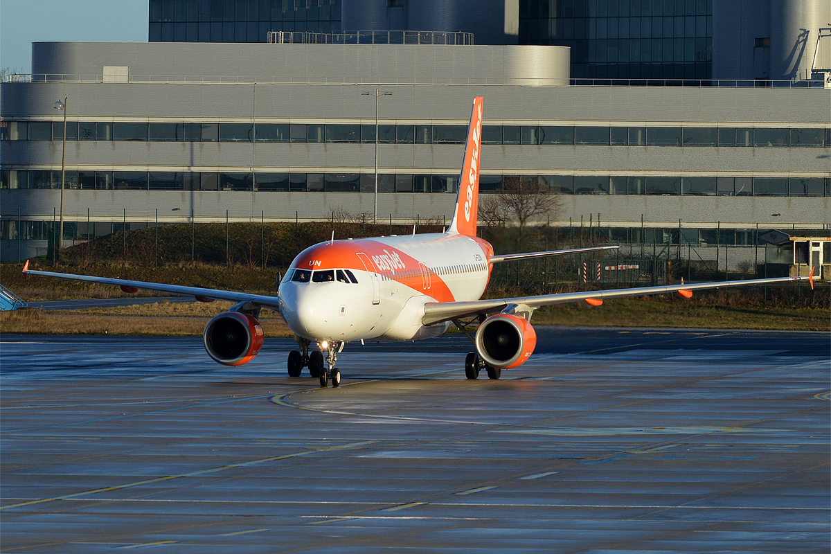 easyJet Flight Edinburgh-Heraklion Declares Emergency