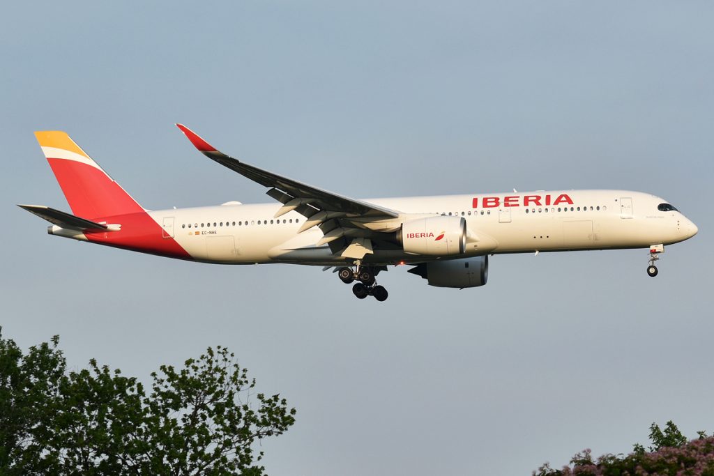 With the continued World Cup fever in effect, let's take a look at who the main airlines are for each of the national teams in the FIFA World Cup 2026. 