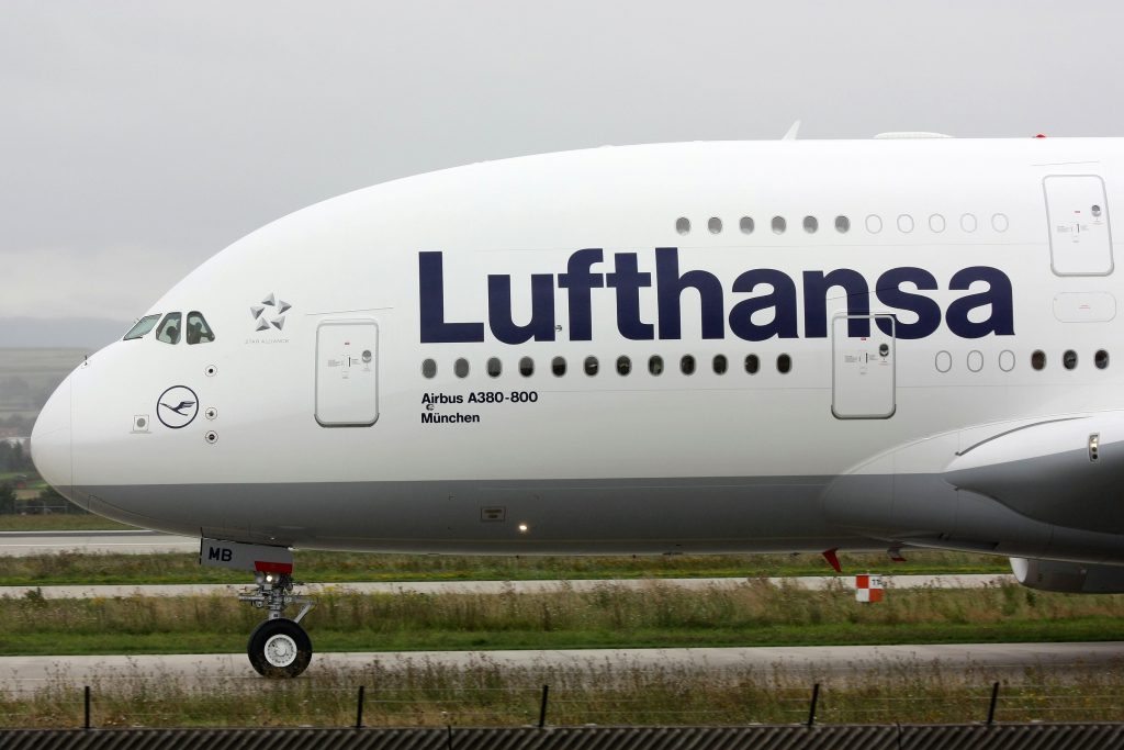 With the continued World Cup fever in effect, let's take a look at who the main airlines are for each of the national teams in the FIFA World Cup 2026. 