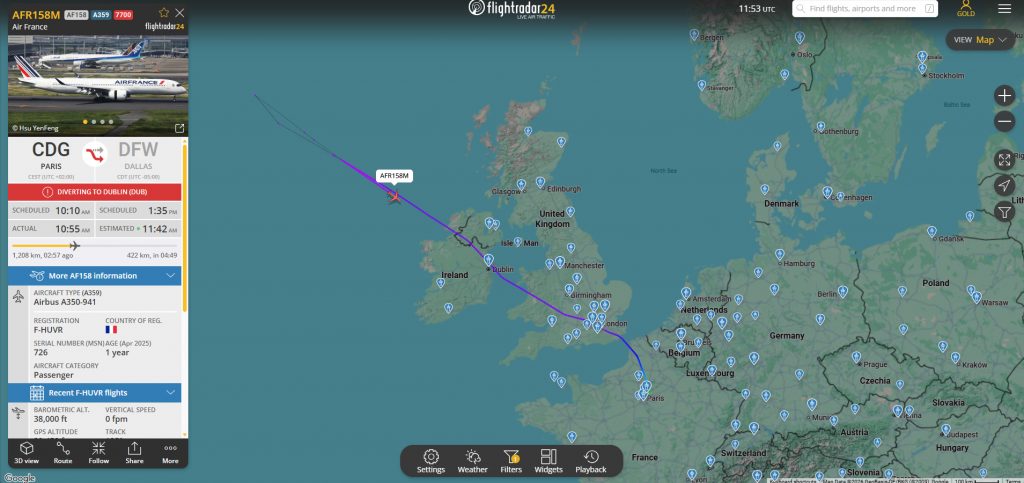 In the last few moments, an Air France Airbus A350 operating a flight from Paris to Dallas has made a u-turn over the Atlantic and declared an emergency.