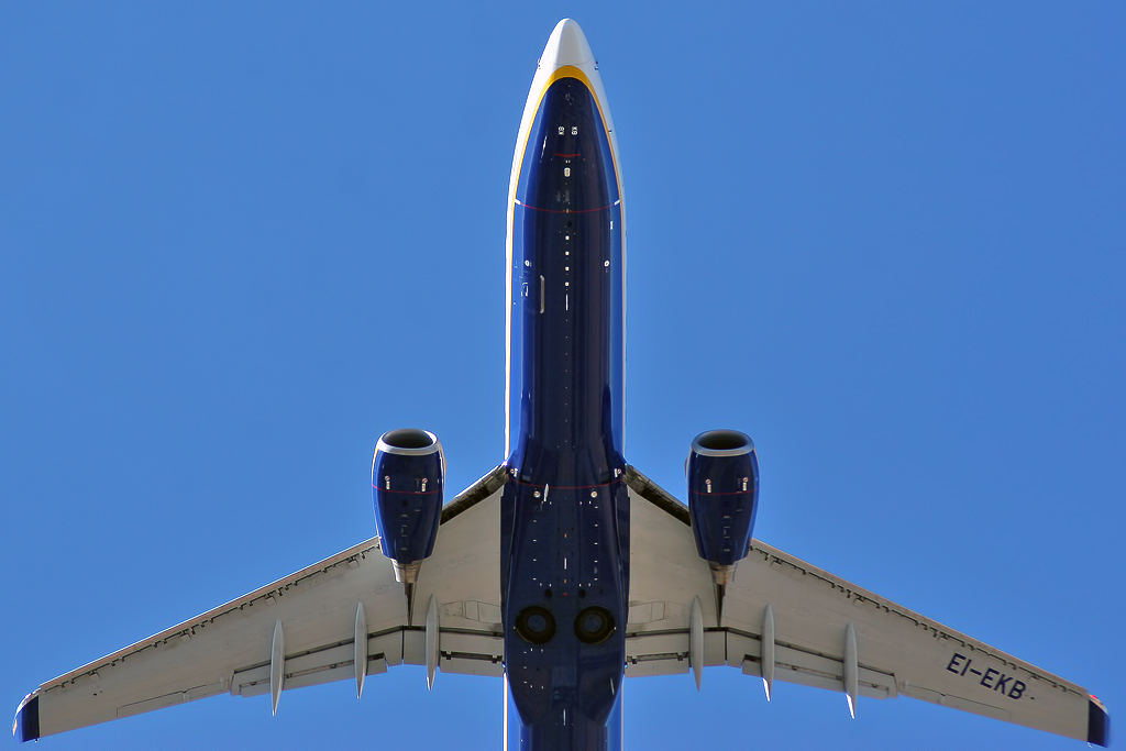 Ryanair Flight Seville-Nantes Declares Emergency in Brest