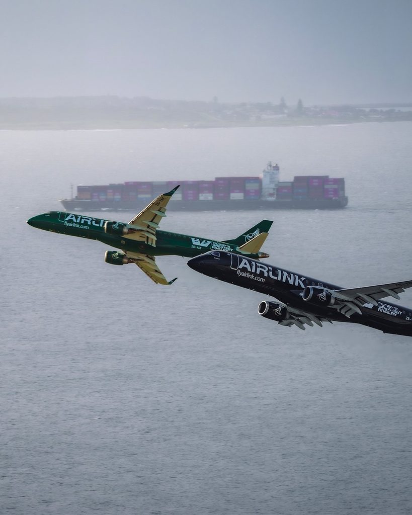 Cape Town low-pass from Airlink Embraers. 