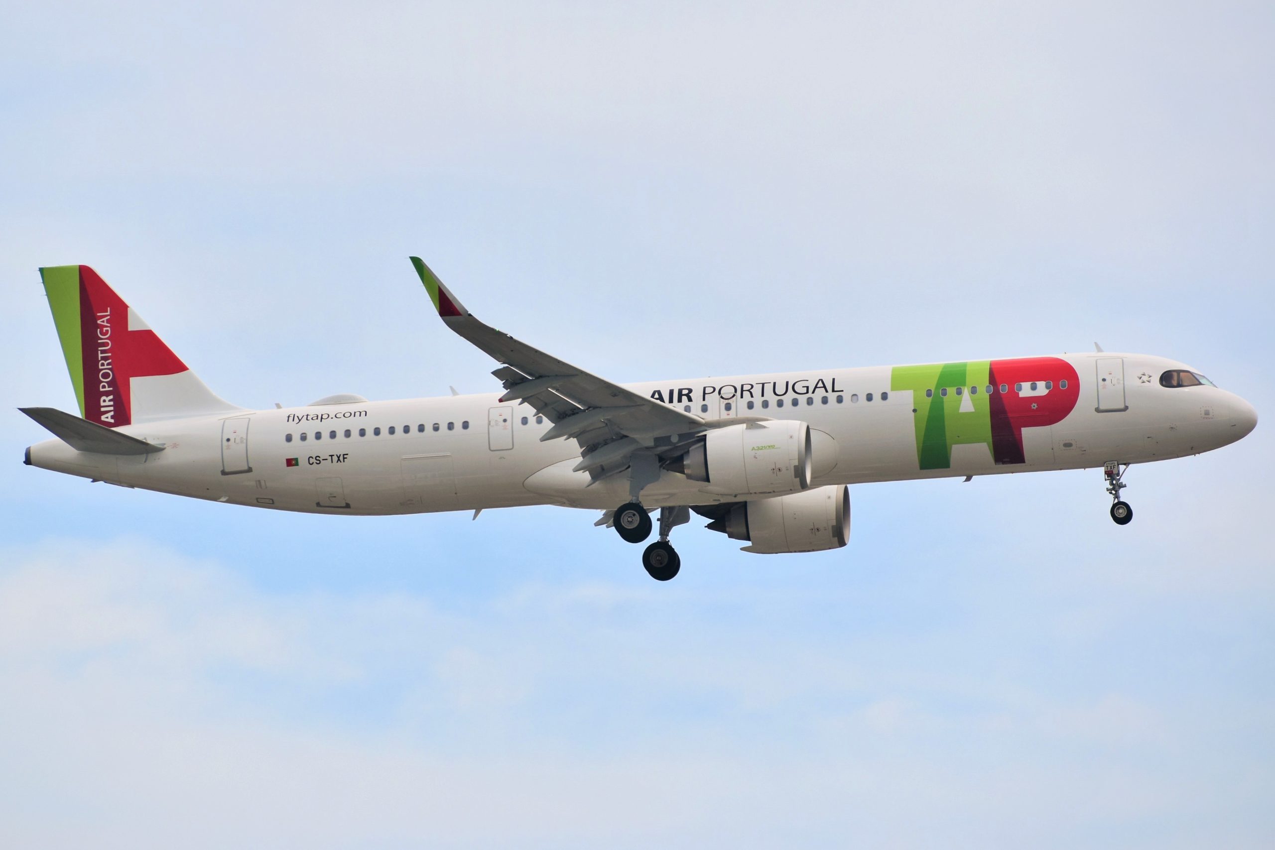 In the last few moments, TAP Air Portugal flight #TP217 from Lisbon to Boston has declared an emergency over the Atlantic Ocean.