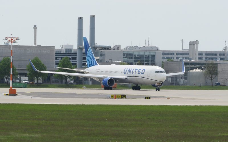 United Airlines 767 Rome-Washington Declares Emergency