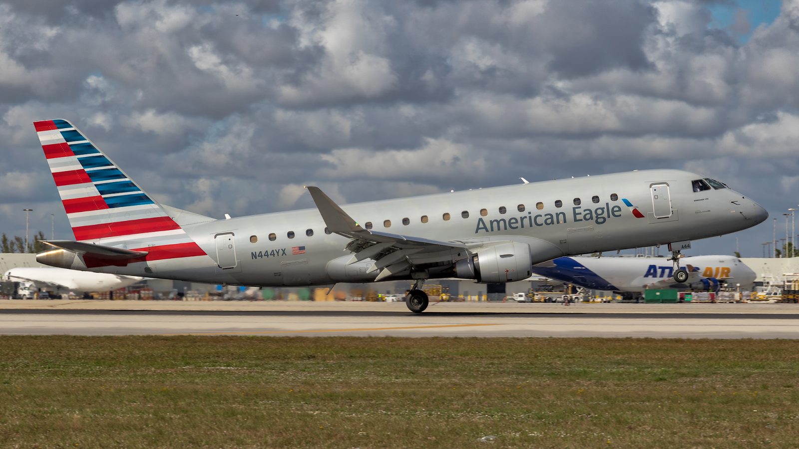 An American Eagle Embraer E170 returned to Chicago after the captain reported a loose control yoke shortly after takeoff, landing safely.