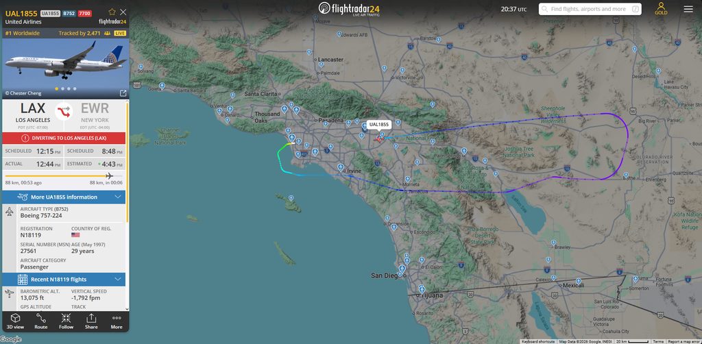 Within the last 15 minutes, a United Airlines Boeing 757 bound for Newark has declared an emergency and made a u-turn back to Los Angeles.