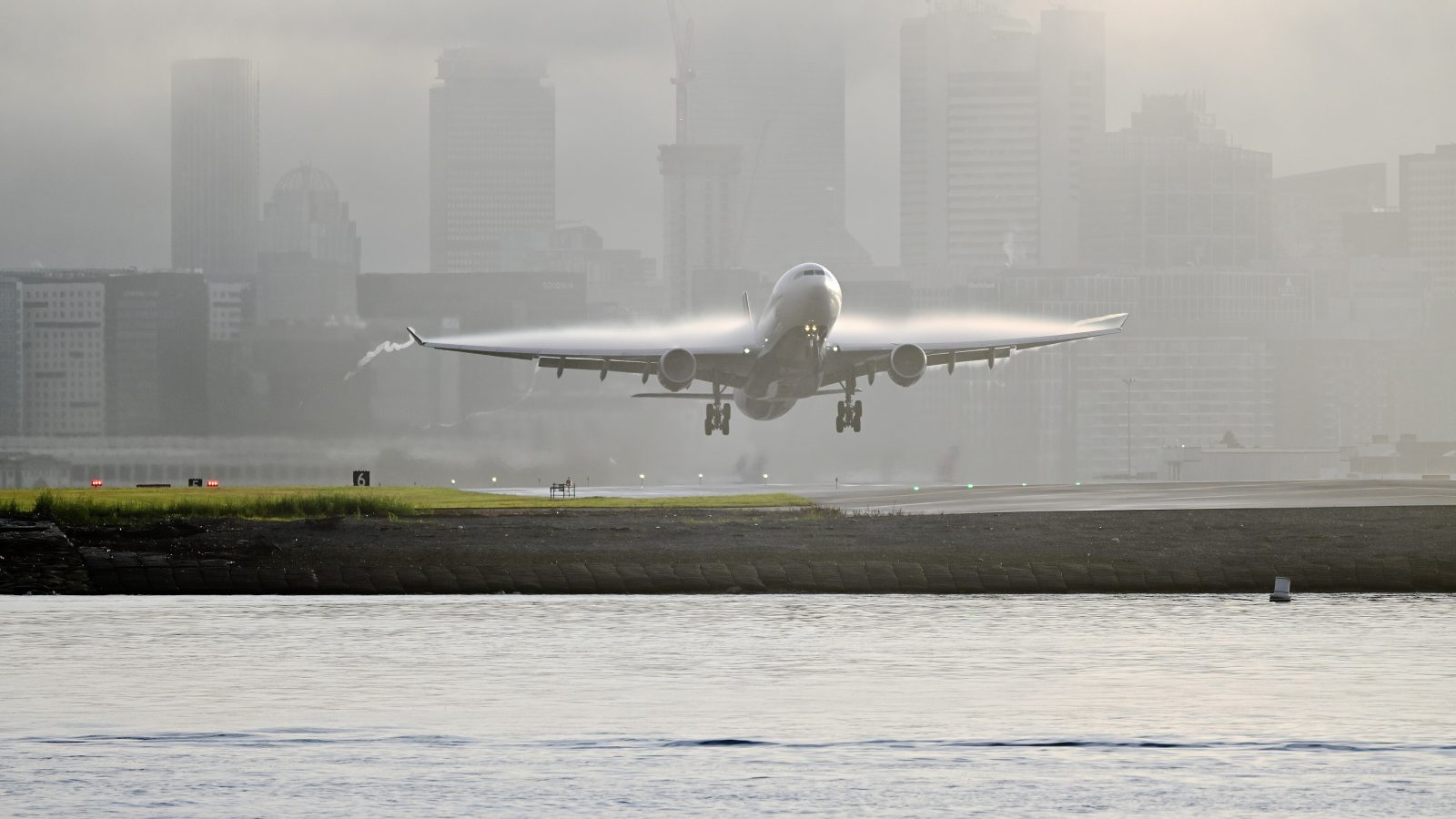 In the last few moments, a Delta Air Lines Airbus A330 from Barcelona to Boston has declared an emergency.