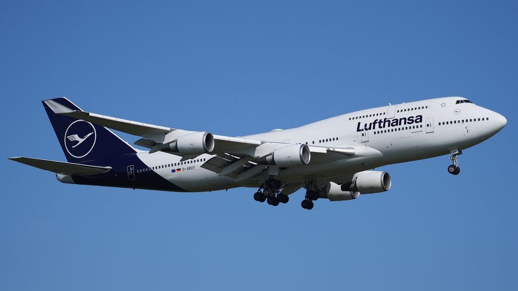 A Lufthansa Boeing 747-400 bound for Toronto diverted to Manchester on 26 September after a burning odour and reports of smoke in the cabin.