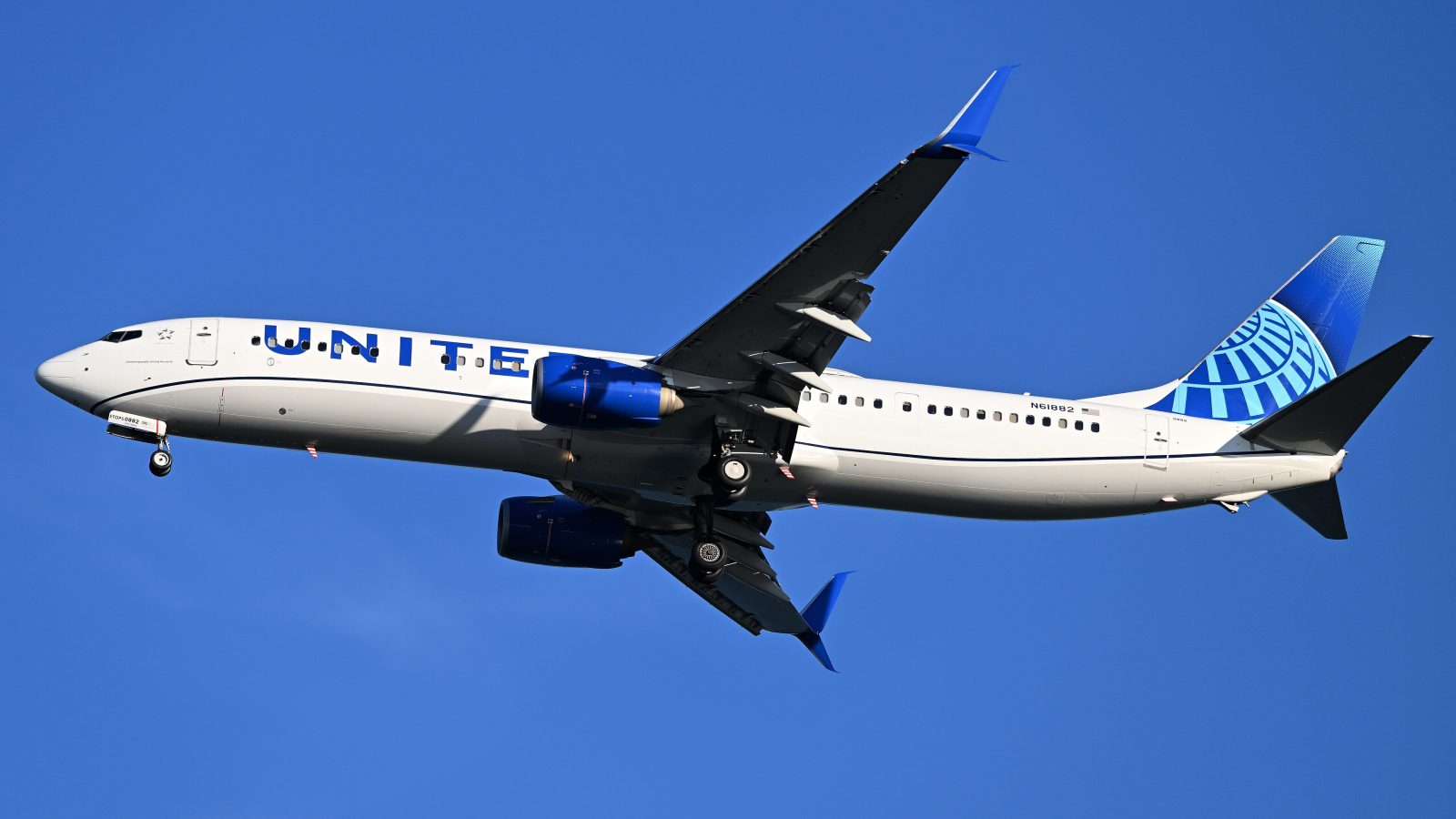 A United 737-900 flying from Orlando to Washington Dulles diverted to Jacksonville after an engine problem, landing safely with 185 on board.