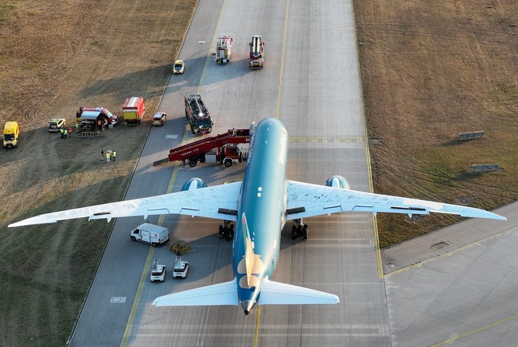 Munich 787 accident: the BFU interim report shows brake inputs on the takeoff roll and a liftoff from the grass beyond runway 26L. Here is what we know.