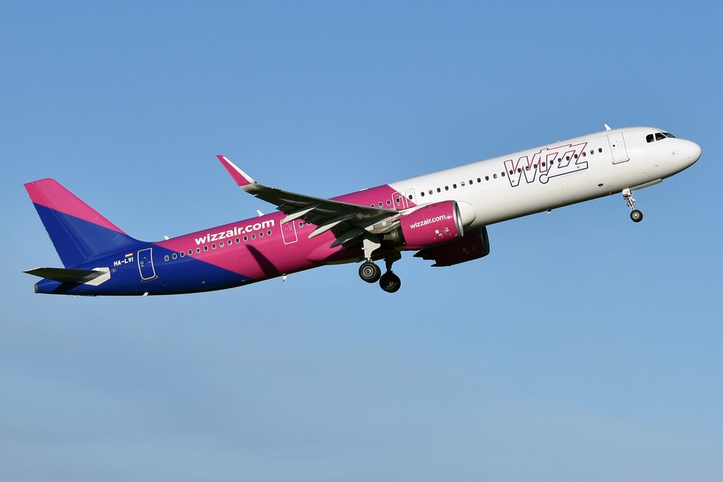 Should you invest in Wizz Air? We break down the FY 2030 targets, fleet growth, debt and key risks facing the shares in 2026.
