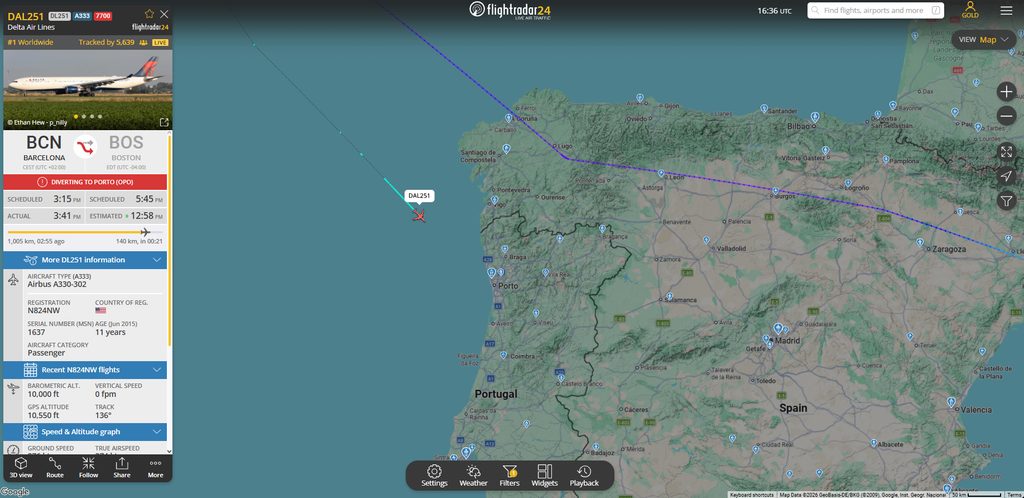 In the last few moments, a Delta Air Lines Airbus A330 from Barcelona to Boston has declared an emergency.