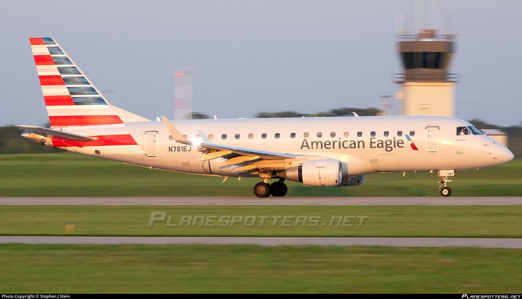 An American Eagle Embraer E170 returned to Chicago after the captain reported a loose control yoke shortly after takeoff, landing safely.