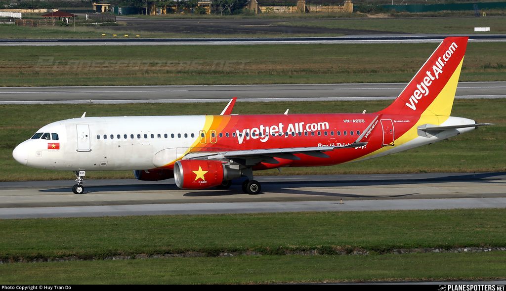 A VietJet Air A320 diverted to Chennai after an engine failure at FL340 over the Bay of Bengal. Flight VJ1875 landed safely at 22:27 local time.
