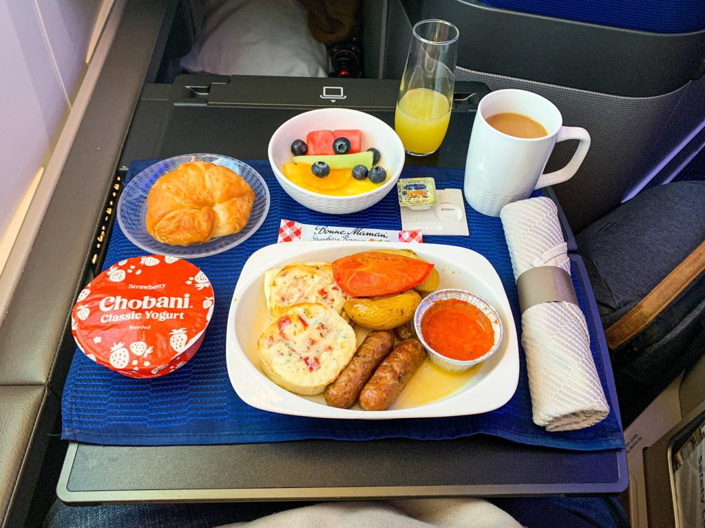 United Airlines: Simply Aviation flight 13-APR-2022: UA1990 LAX-EWR (B787-10 - N16009) - view of a Polaris Class in-flight meal