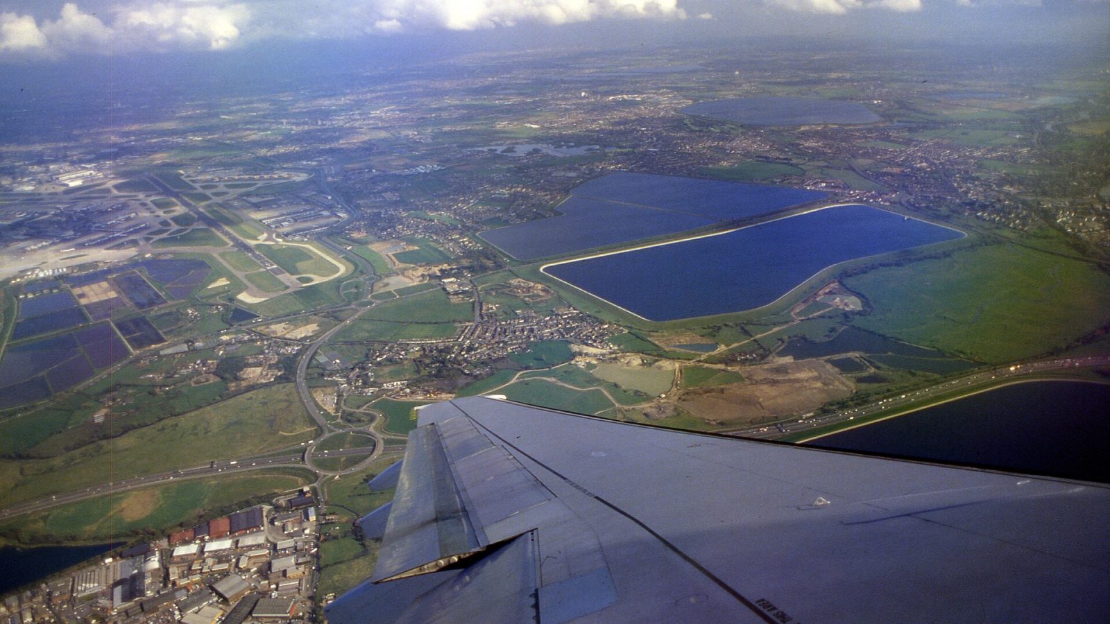 Heathrow third runway: Partial aerial view of Heathrow airport in a right turn after departing runway 28R on board Swissair A310-221