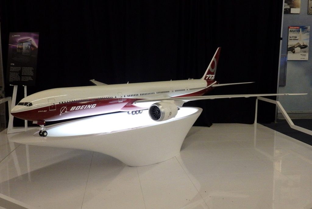 Boeing 777X test pilots: Model of a Boeing 777-9X - Future of Flight Center & Boeing Tour, Everett, Washington, USA, 13.10.2016