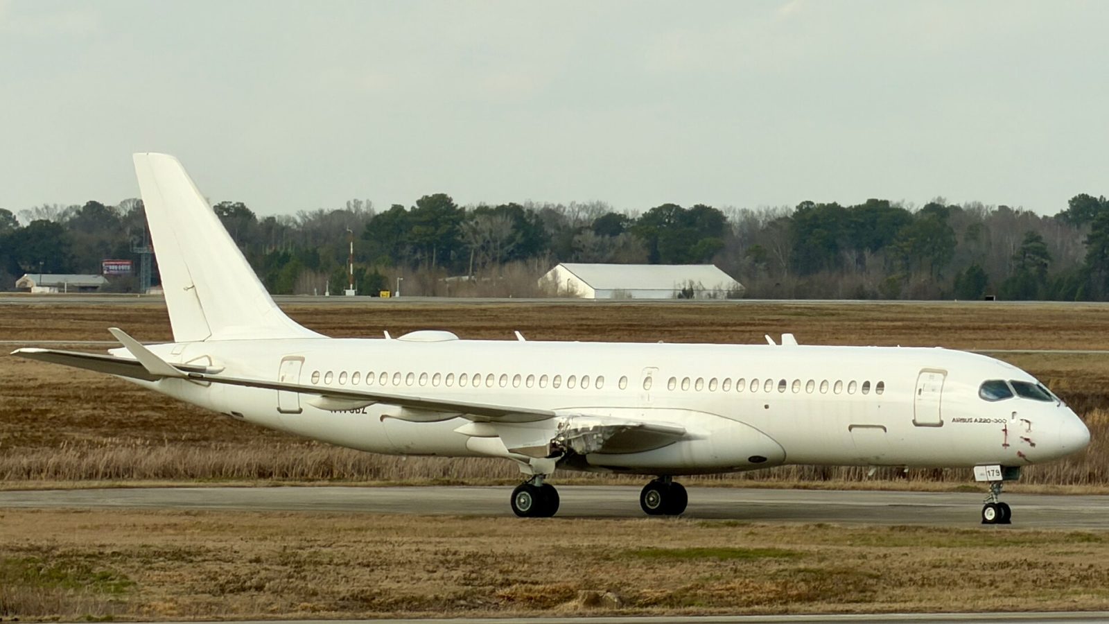 Breeze Airways pilot salary: Airbus A220-300 - Breeze Airways - N179BZ