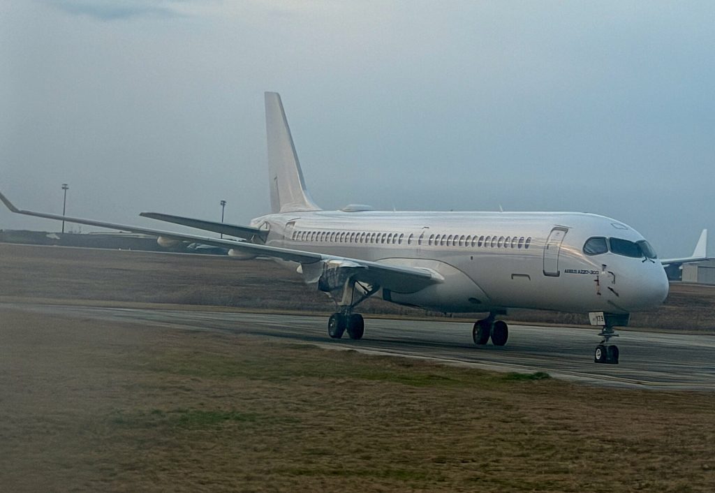 Breeze Airways pilot salary: Airbus A220-300 - Breeze Airways - N179BZ