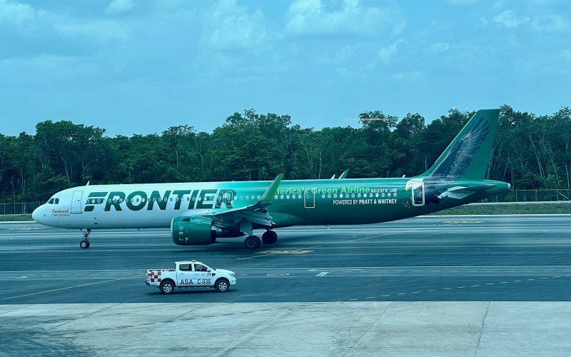 Frontier Airlines Passenger Lunges for Cabin Door During Atlanta Jet Bridge Breakdown
