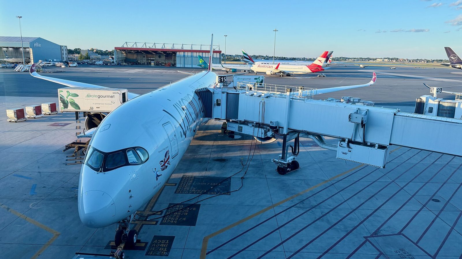 Emirates Airbus A350: Airbus A350-1000 - Virgin Atlantic Airbus - G-VPRD