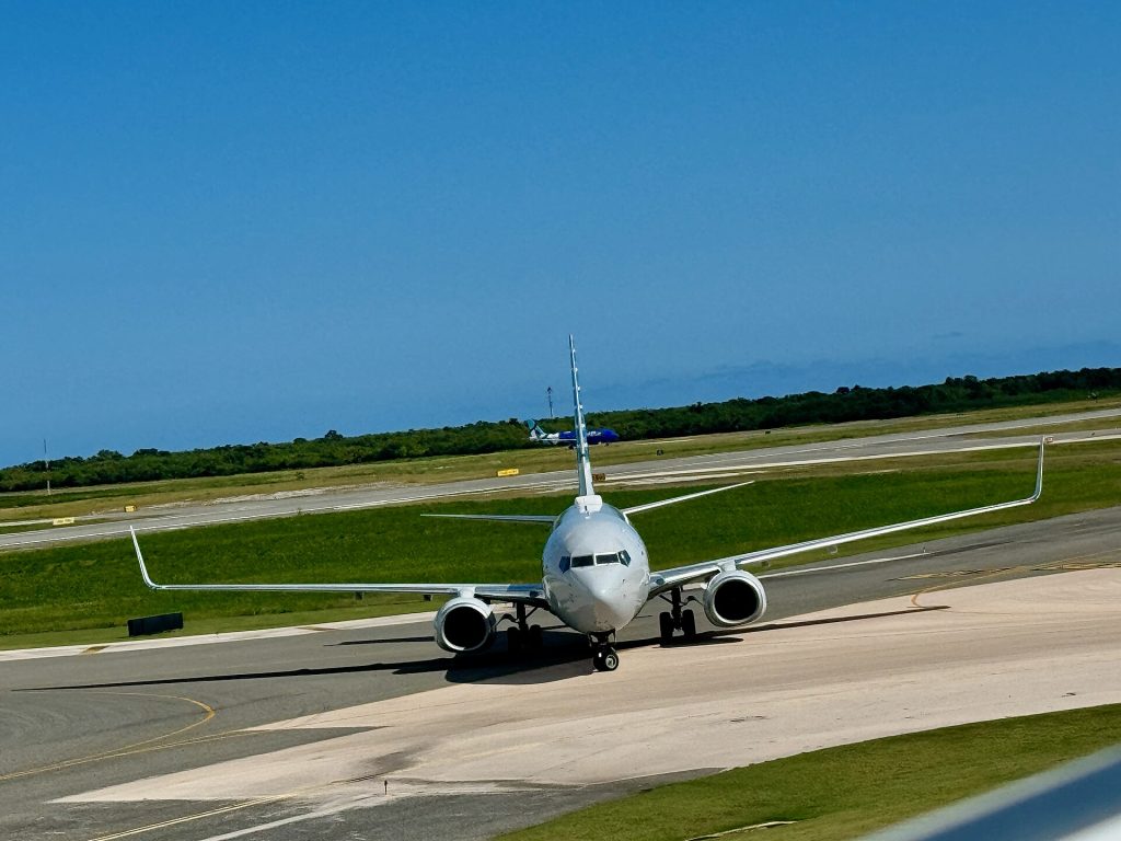 American Airlines Boeing 737-800 N935AN