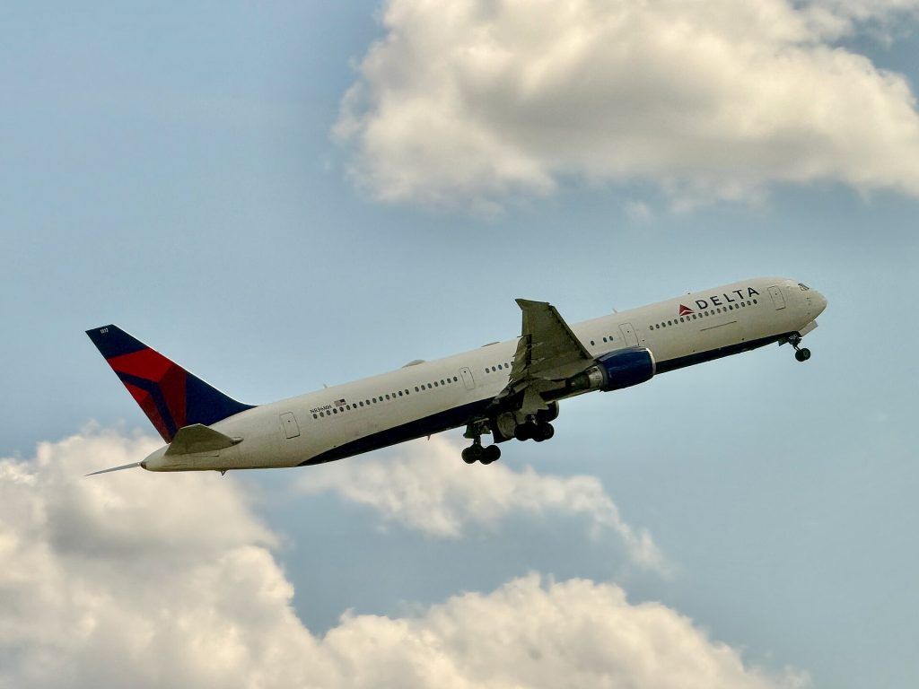 Delta Detroit Iceland: Boeing 767-400ER - Delta Air Lines - N836MH
