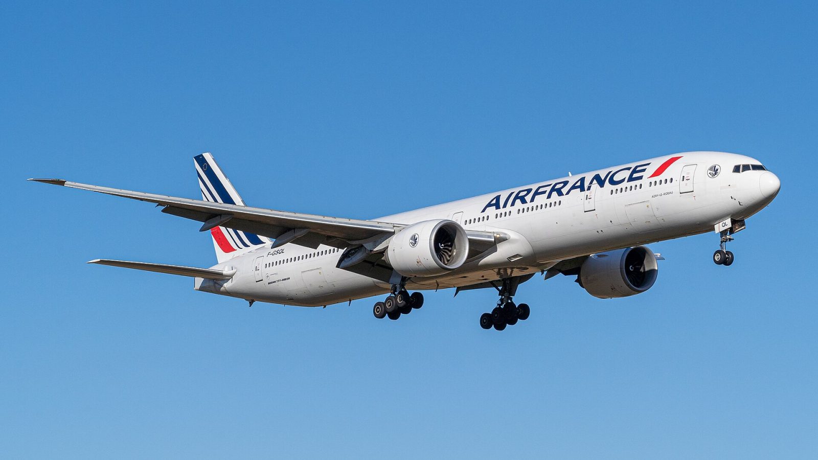 Boeing 777-300 - F-GSQL from Air France landing at LFBT airport