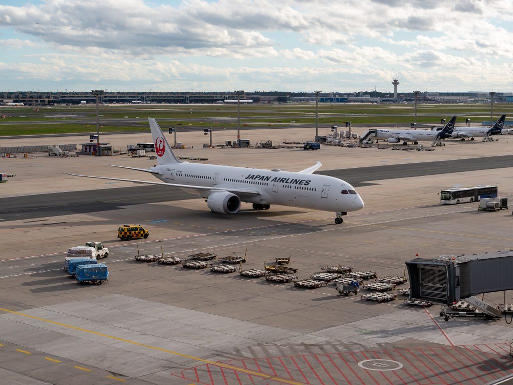 economy legroom: JAL Boeing 787-9 (JA881J) at Terminal 2, Frankfurt Airport