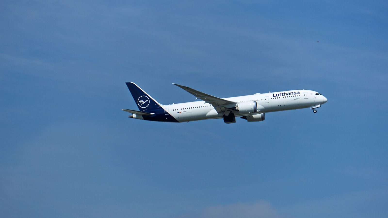 Lufthansa Columbus: Frankfurt Flughafen Zeppelinheim D-ABPP AIRCRAFT Boeing 787-9 Dreamliner AIRLINE Lufthansa OPERATOR Lufthansa