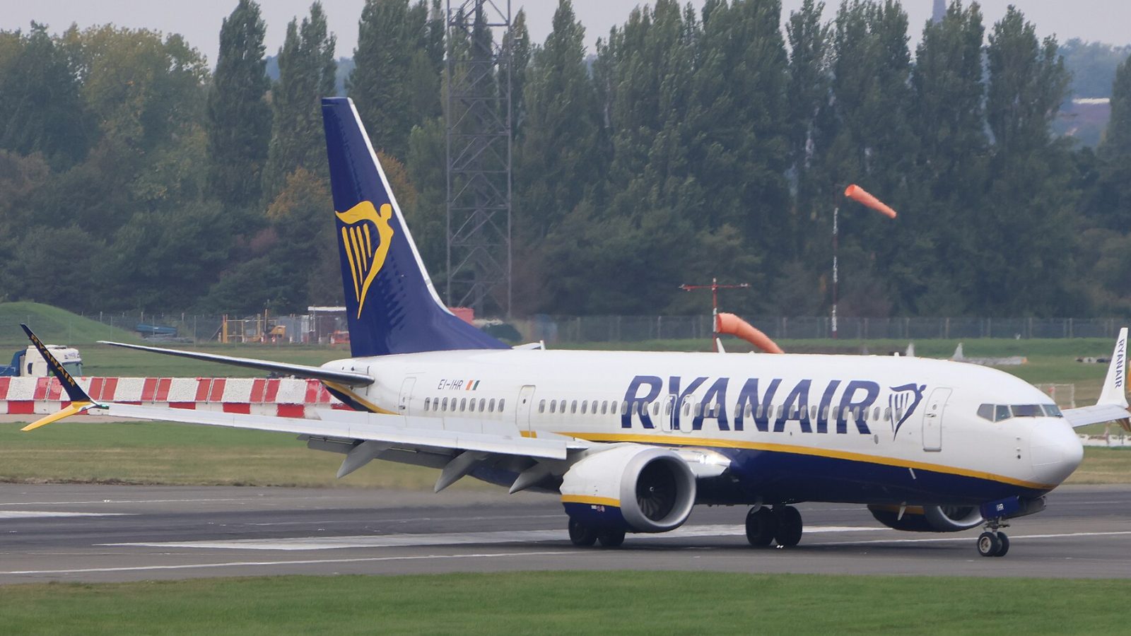 Ryanair: Birmingham Airport 2025-10-02
