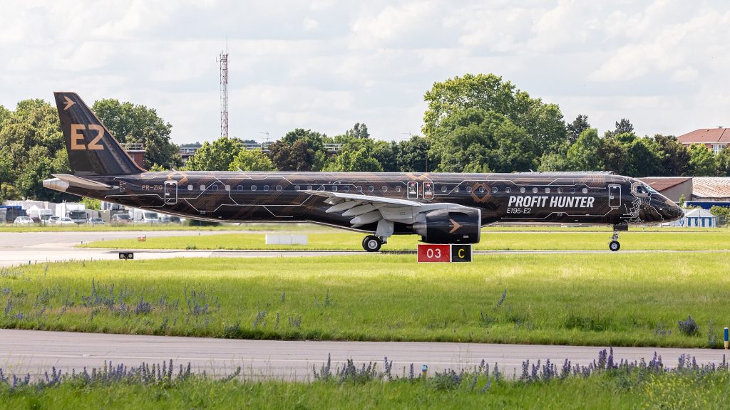 LATAM E195-E2: Embraer E195-E2 at Paris Air Show 2019