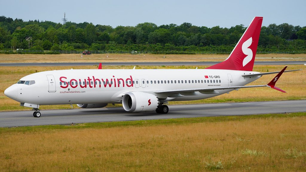 Boeing 737 MAX 10: Die Boeing 737-8 MAX der Fluggesellschaft Southwind Airlines mit dem Kennzeichen TC-GRO nach der Landung auf d