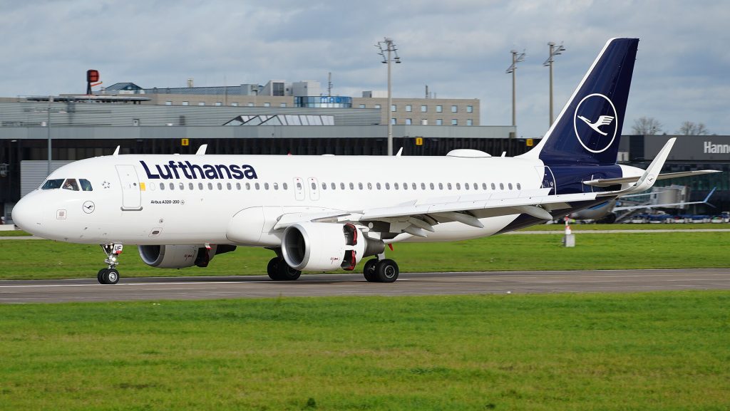 Lufthansa Group: Der Airbus A320-214(WL) der Fluggesellschaft Lufthansa mit dem Kennzeichen D-AIUF landet auf dem Flughafen Han