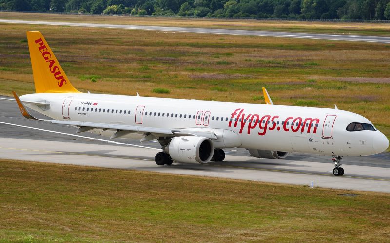 Pegasus Airlines A321neo Lines Up Wrong Way on Frankfurt Runway