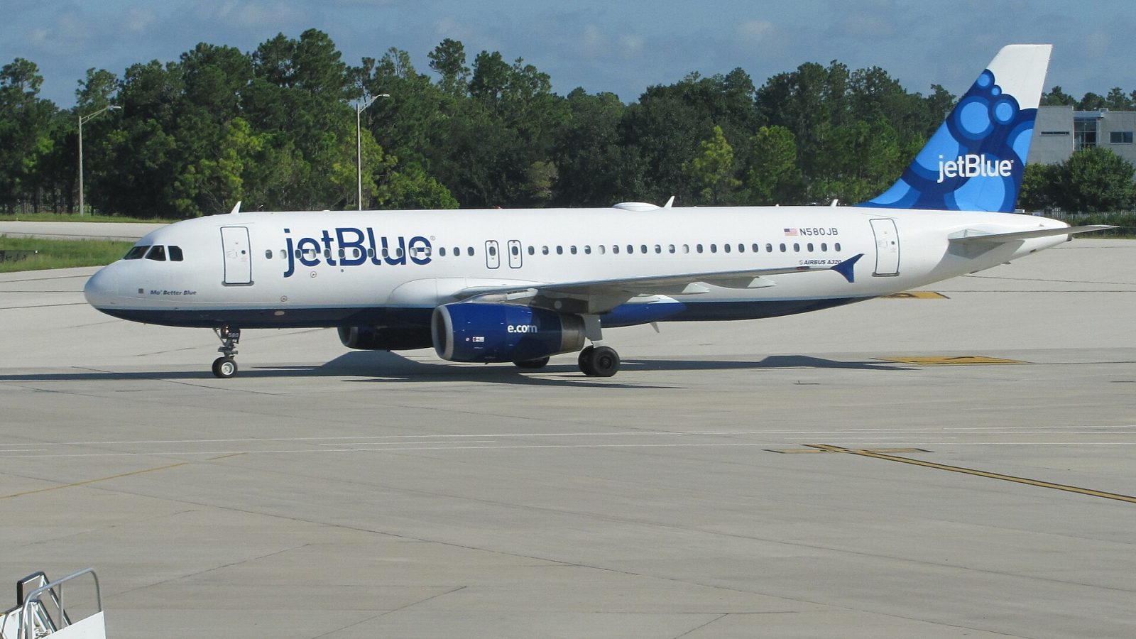 JetBlue LaGuardia slots: Airbus A320 JetBLue Airways at Orlando.