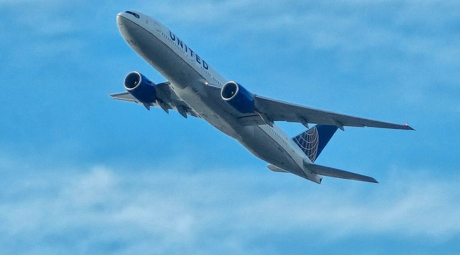 United Airlines 777-200ER in the Late Continental Livery. EWR-GUS.
